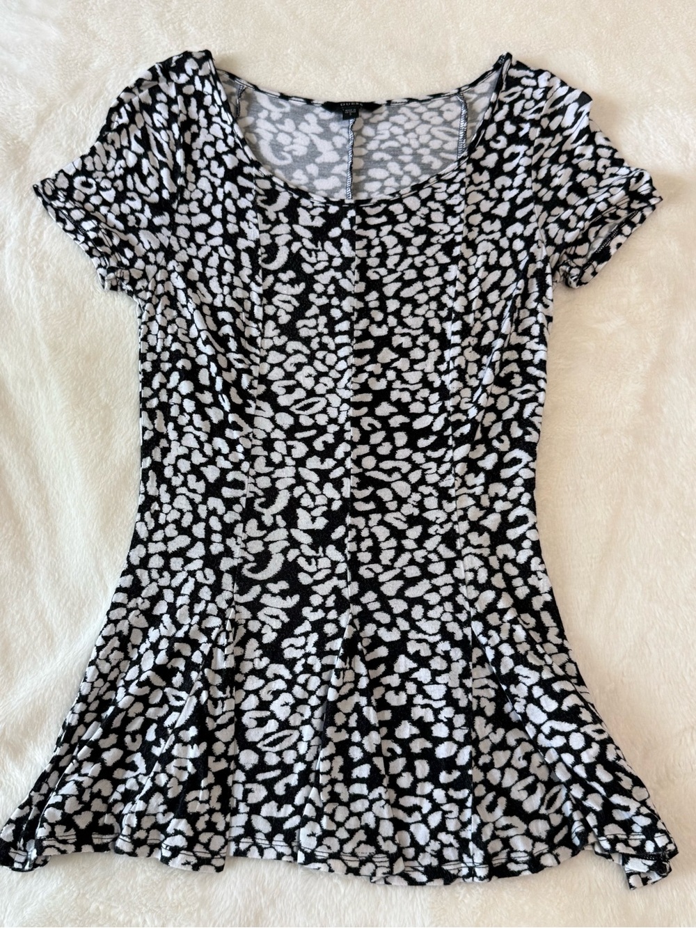 GUESS Black White Animal Print Peplum Top Size Small Stretch Scoop Neck - Picture 2 of 5